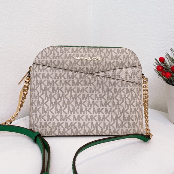 Michael Kors Handbags - Michael Kors Jet Set Travel MD Dome Crossbody